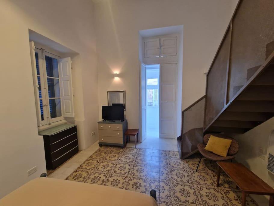 No 60, 2Nd Floor, Centrally Located, Fully Equipped Studio Apt Il-Furjana Exteriör bild