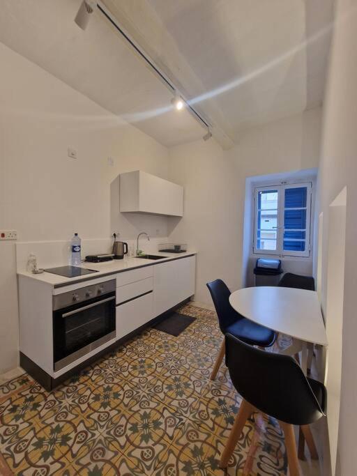 No 60, 2Nd Floor, Centrally Located, Fully Equipped Studio Apt Il-Furjana Exteriör bild